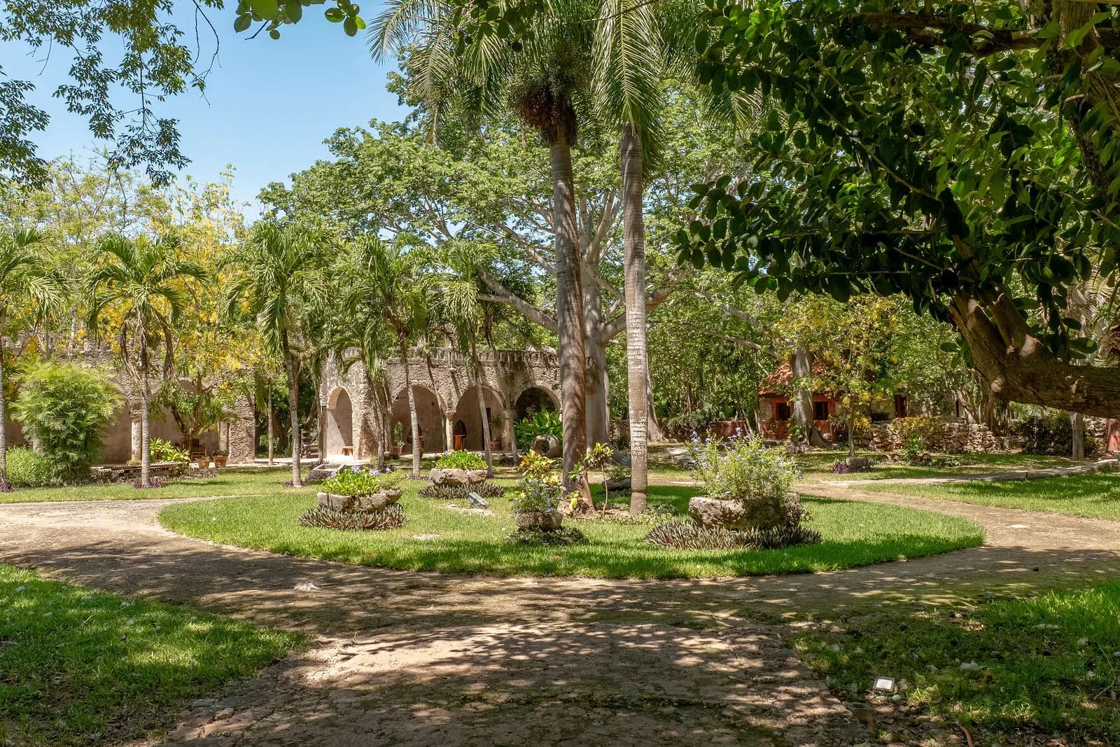 Wide gardens